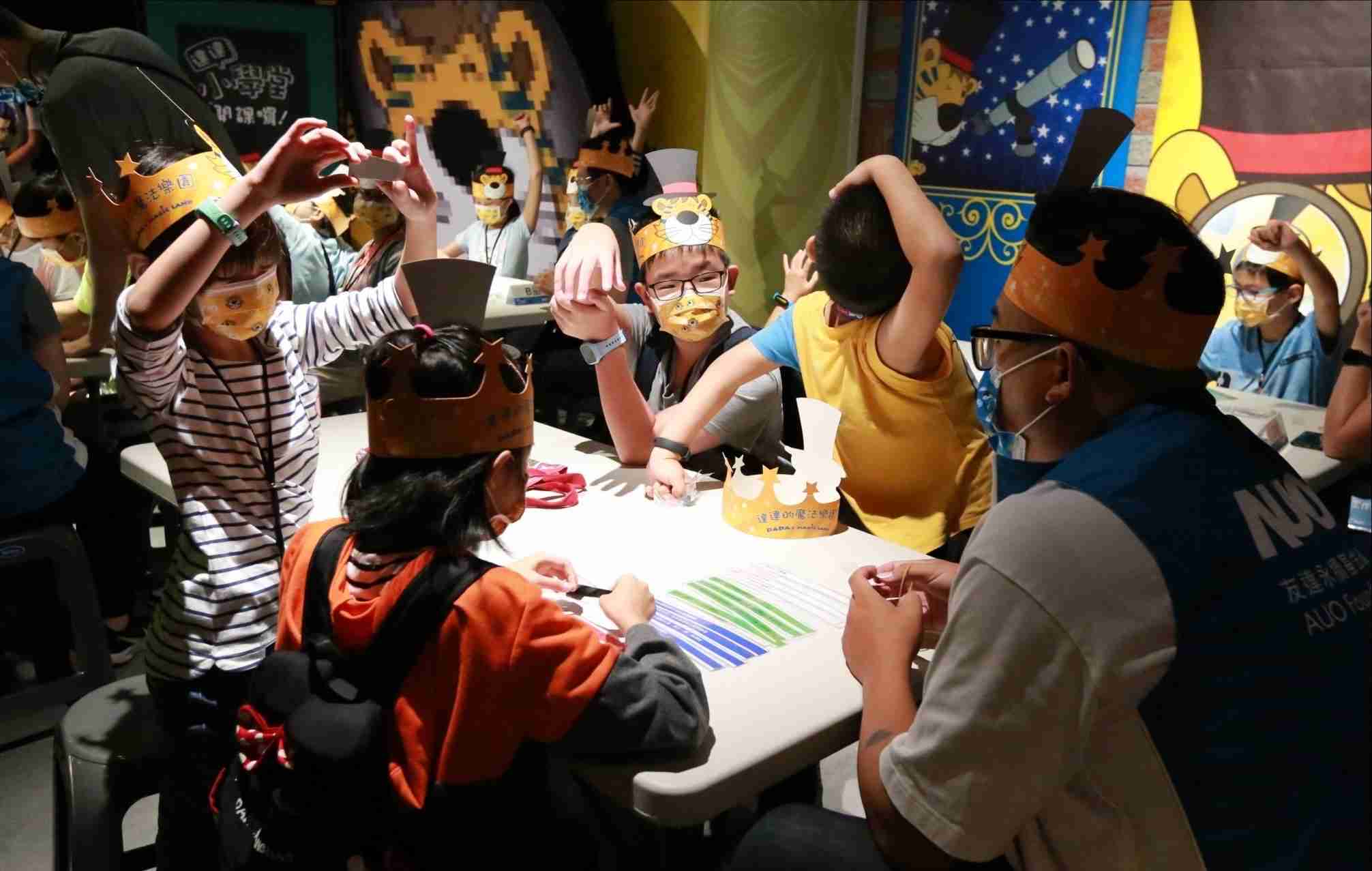 云顶国际8588yd以永续理念推动全人教育计划，，，，内外结盟储备科普教育人才，，荣获亚太永续行动奖社会共融面的金奖肯定