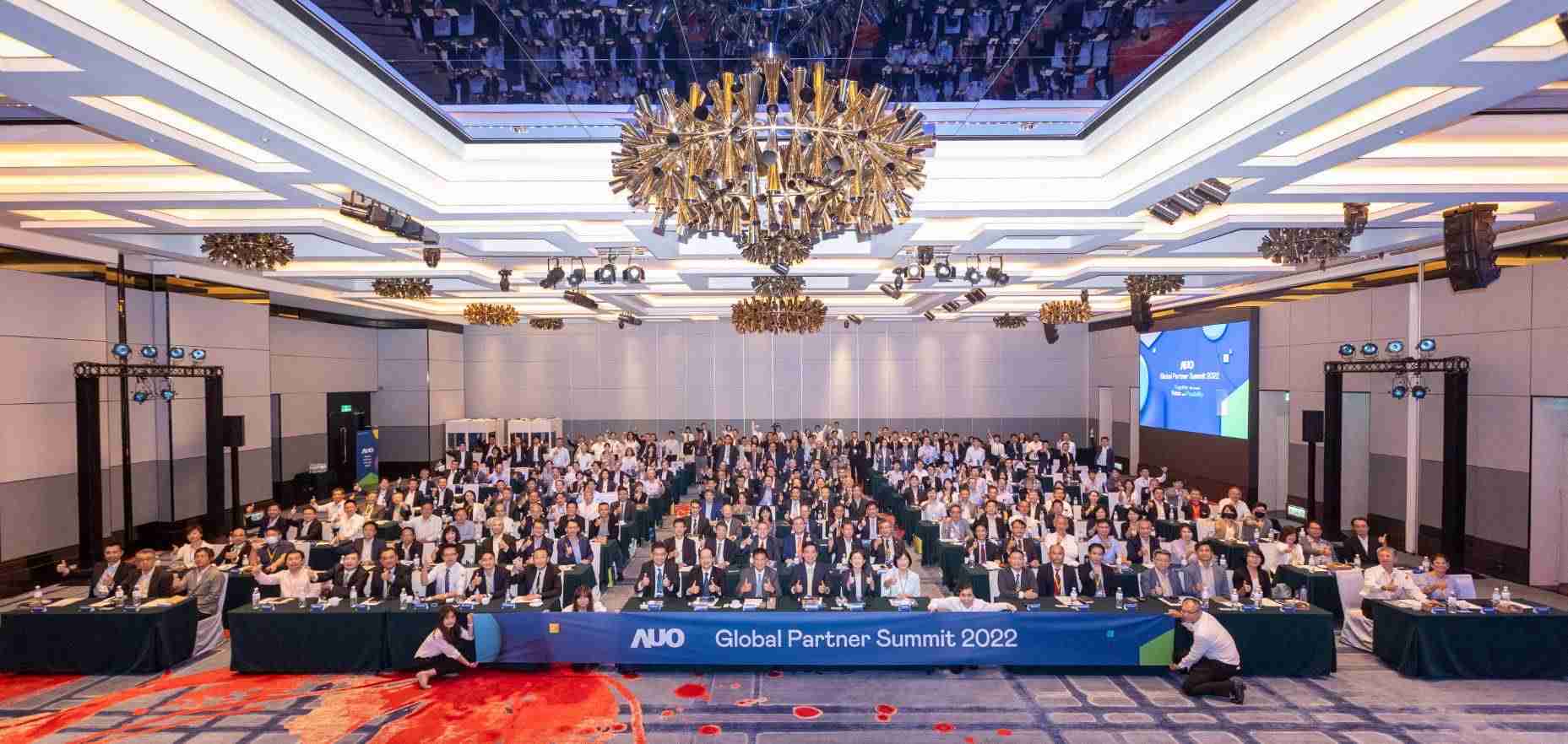 友達推動「安心、、、、創新、、、用心、、同心、、、、盡心」五星職旅，，為菲籍員工打造全方位照護，，，，首度贏得「人權實踐與發展領袖獎」殊榮